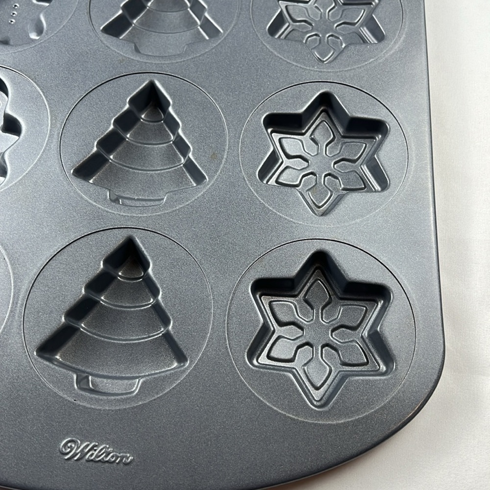 Wilson Preformed Cookie Bakeware - Christmas - Winter - Gingerbread, Tree, Star - Picture 6 of 14